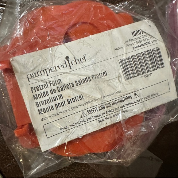 Pampered Chef Pretzel Making Set Kit w/Mat & Form. Discontinued, New Opened - Picture 2 of 4